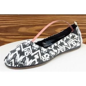 Mad Love Women Sz 7‎ M Black Flat Fabric Shoes